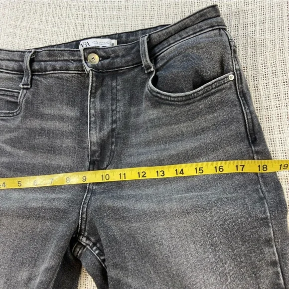 Zara Gray Cropped Flare Jeans High Rise Raw Hem Stretch Size 8 Distressed Womens - Picture 5 of 15